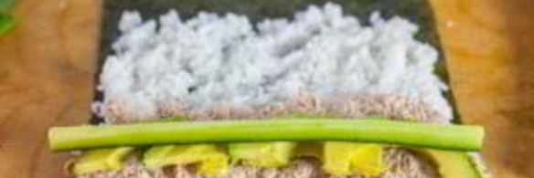 консервированный тунец с рисом и авокадо