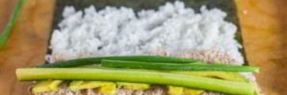 консервированный тунец с рисом и авокадо