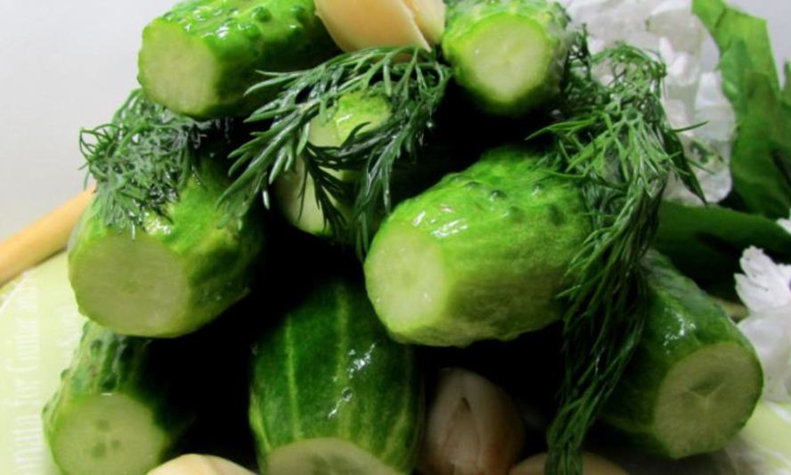 Рецепт малосольных огурчиков в минеральной воде
