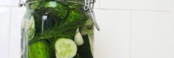 малосольные огурцы на минеральной воде