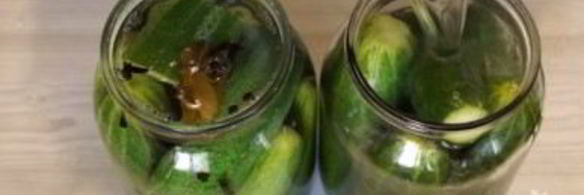 малосольные огурцы в банке