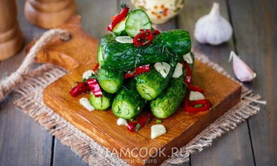 Рецепт малосольных огурцов в пакете с чесноком