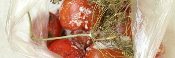 малосольные помидоры в пакете