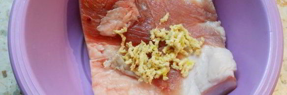 сало соленое с чесноком и специями в пакете