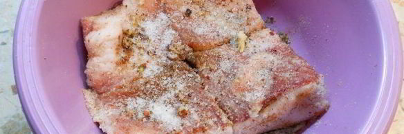 сало соленое с чесноком и специями в пакете