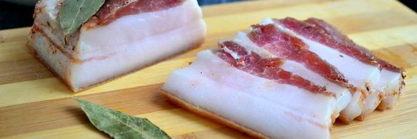 сало соленое с чесноком и специями в пакете