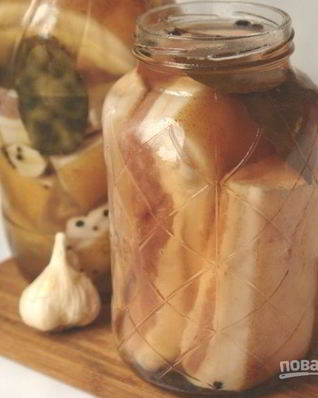 Сало в рассоле с чесноком