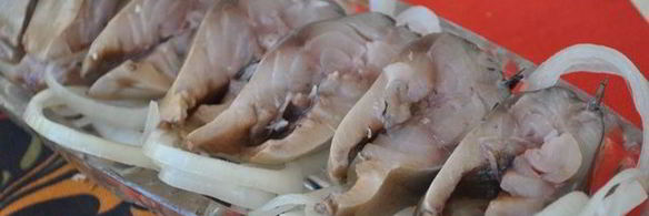 соленая скумбрия с черносливом