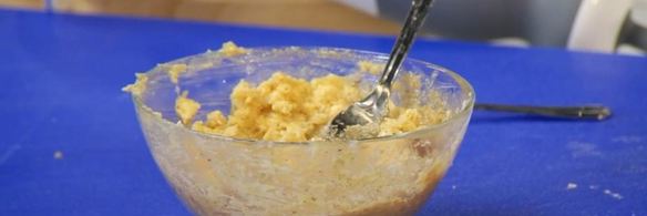 ассорти из сливочного масла, варенье и морс