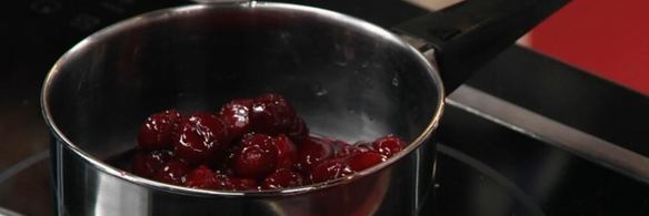 ассорти из сливочного масла, варенье и морс