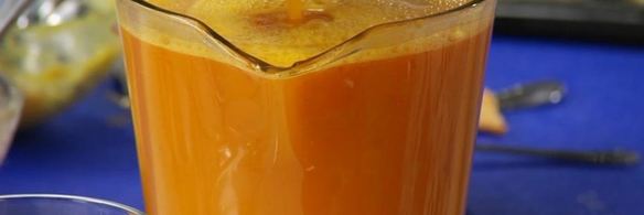 ассорти из сливочного масла, варенье и морс