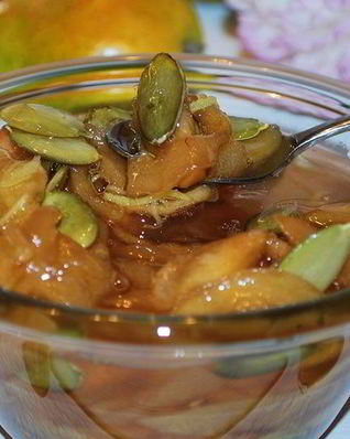 Грушевое варенье с тыквенными семечками и имбирем