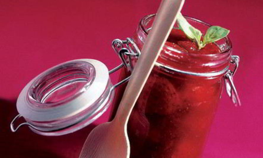 Рецепт клубничного конфитюра с базиликом