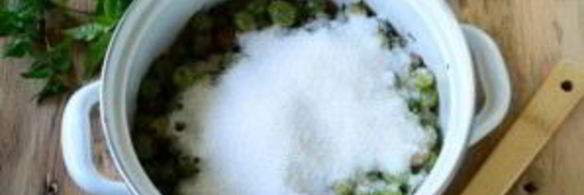 варенье из крыжовника с листьями вишни