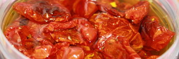 вяленые помидоры в оливковом масле с чесноком и травами