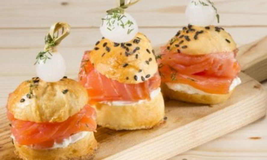 Рецепт закусочных мини-бургеров с семгой