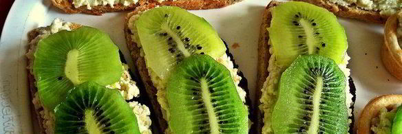 бутерброд килька, картошка, киви