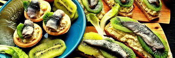 бутерброд килька, картошка, киви