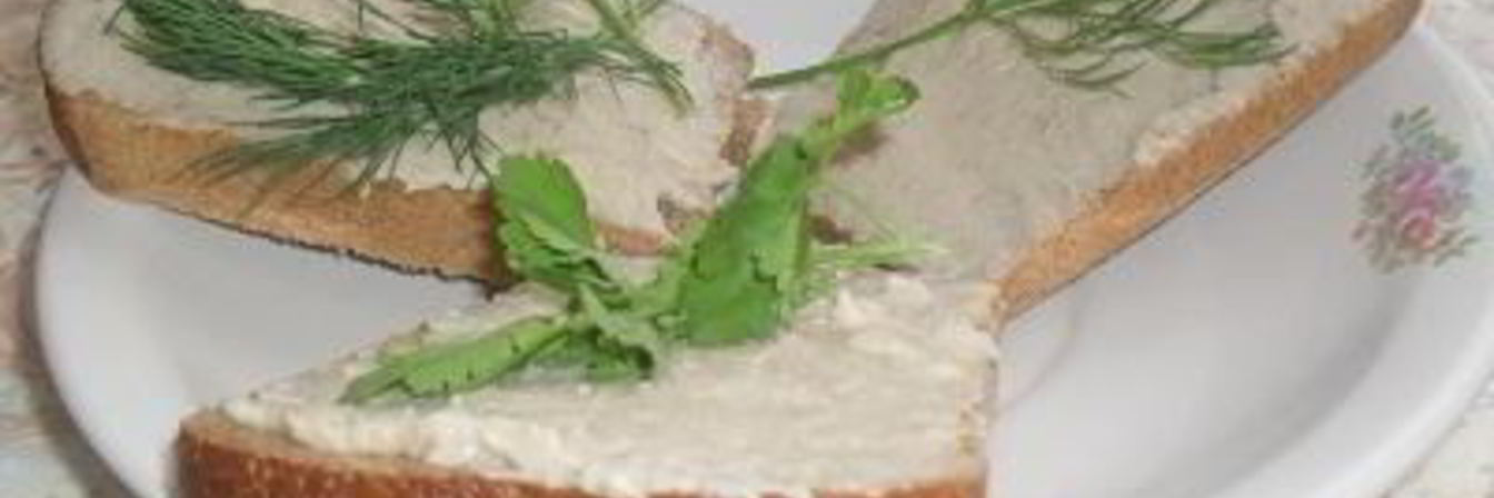 Бутерброд с маслом яйцом и селедкой