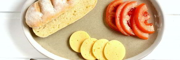 бутерброд с сыром и помидором