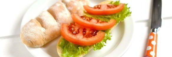 бутерброд с сыром и помидором