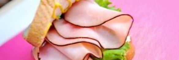 бутерброд с ветчиной и помидорами