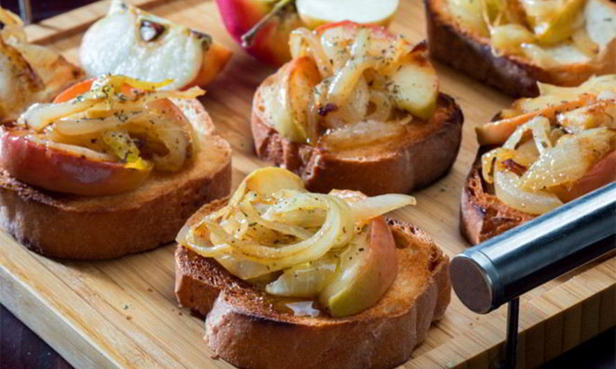 Рецепт бутерброда с яблочно-луковой начинкой