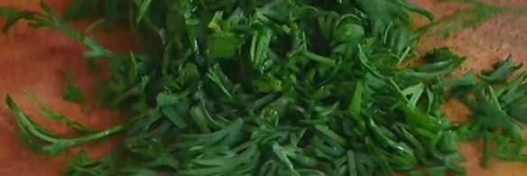 бутерброд с яйцом, тунцом и тапенадом