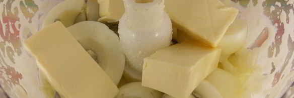 бутербродная намазка из рыбных консервов, яиц и плавленного сыра