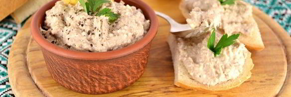 бутербродная намазка из рыбных консервов, яиц и плавленного сыра