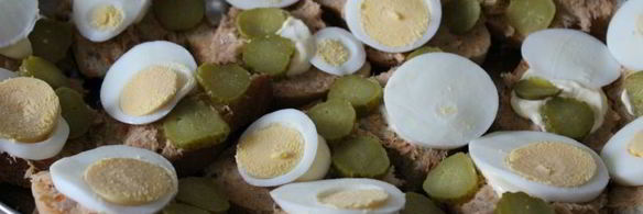 бутерброды с консервированным лососем