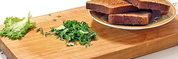 бутерброды с мягкой брынзой и овощами