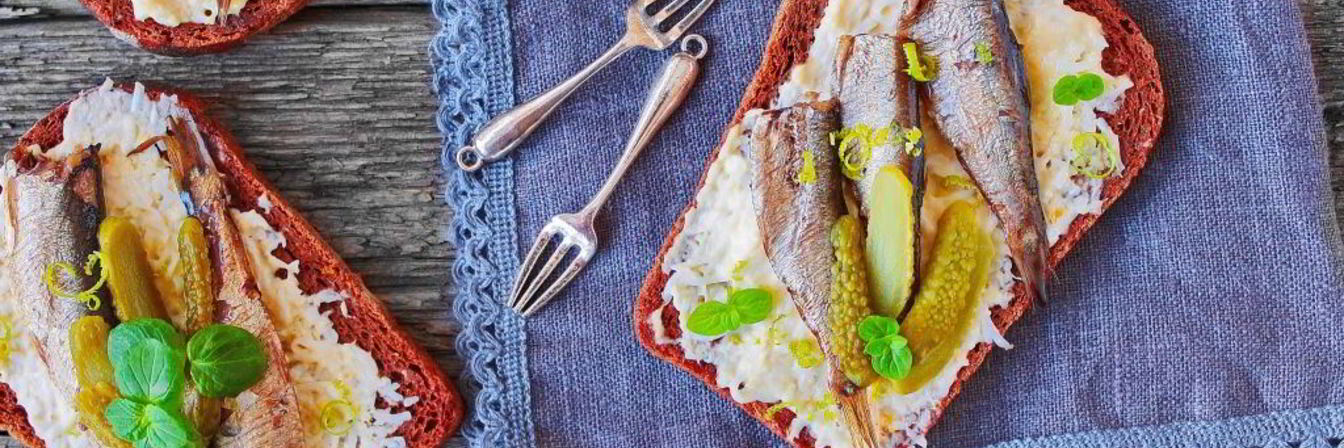 Бутерброды с шпротами