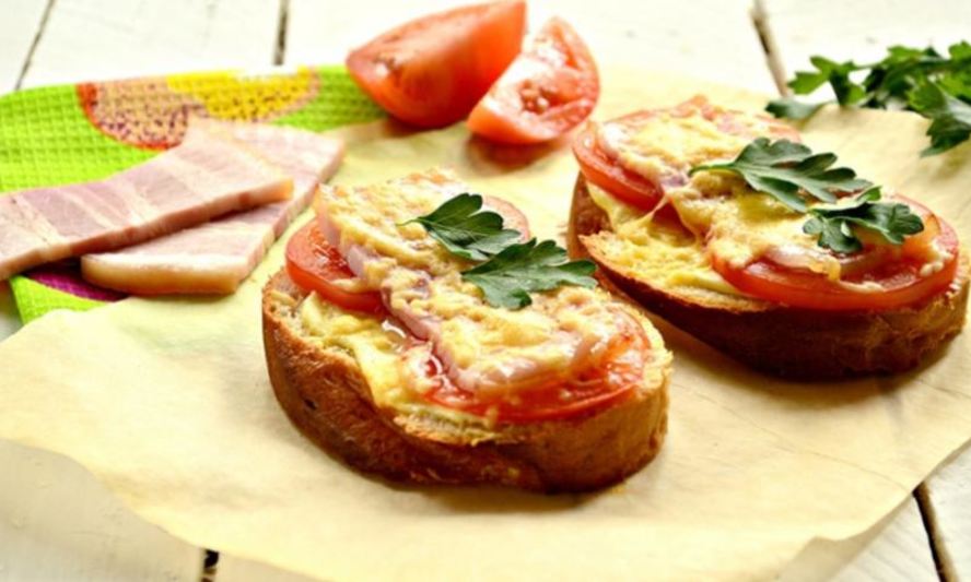 Рецепт горячих бутербродов с беконом