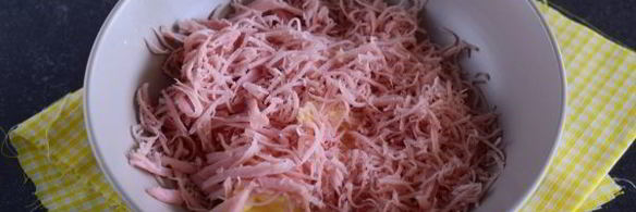 горячие бутерброды с колбасой и сыром в духовке