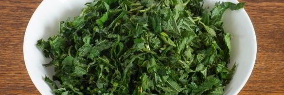 горячие бутерброды с крапивой и сыром