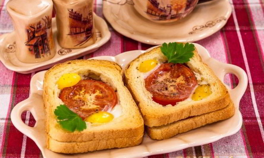 Рецепт горячих бутербродов с окороком, помидорами и яйцами