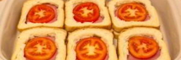 горячие бутерброды с окороком, помидорами и яйцами