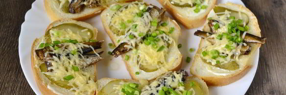 горячие бутерброды со шпротами