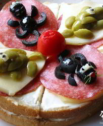 Бутерброды с колбасой