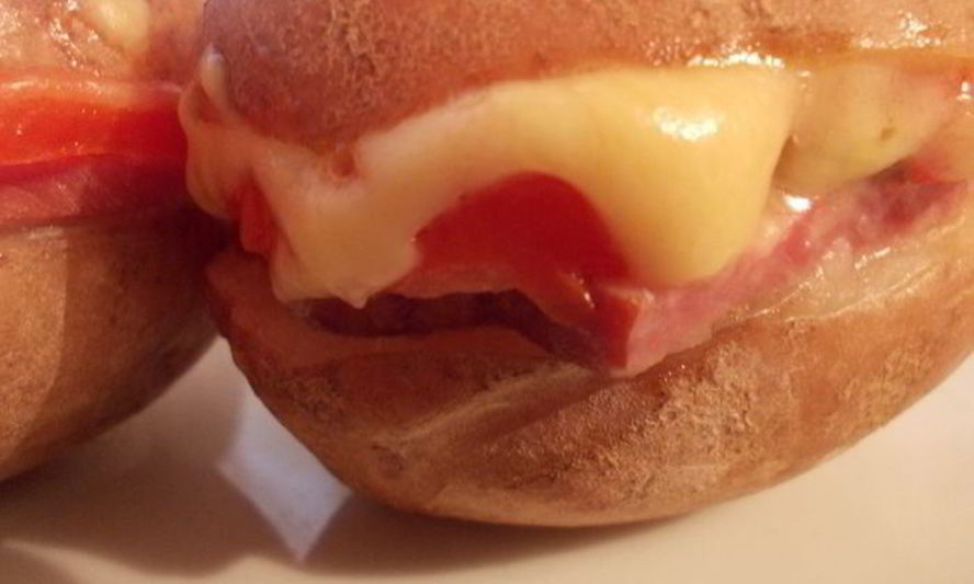 Рецепт закусочного горячего бутерброда из картофеля