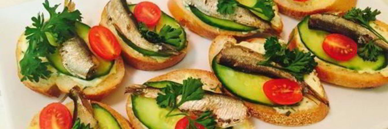Закусочные бутерброды со шпротами