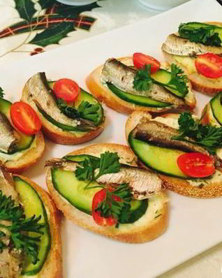 Закусочные бутерброды со шпротами