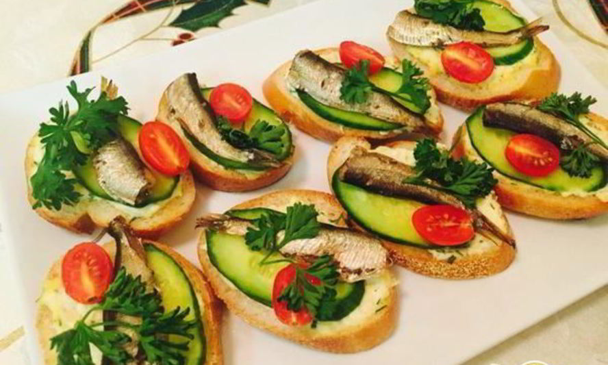 Рецепт закусочных бутербродов со шпротами