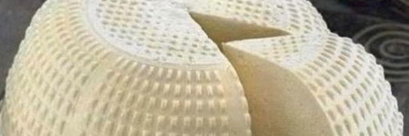 Домашний адыгейский сыр с зеленью