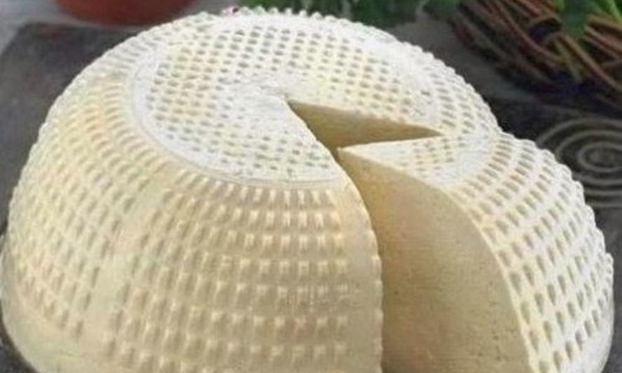 Рецепт домашнего адыгейского сыра с зеленью