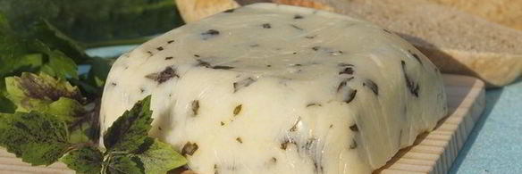 домашний сыр с базиликом