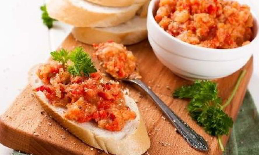 Рецепт баклажанной икры с помидорами и луком