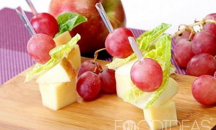 Рецепт канапе с сырома и виноградома