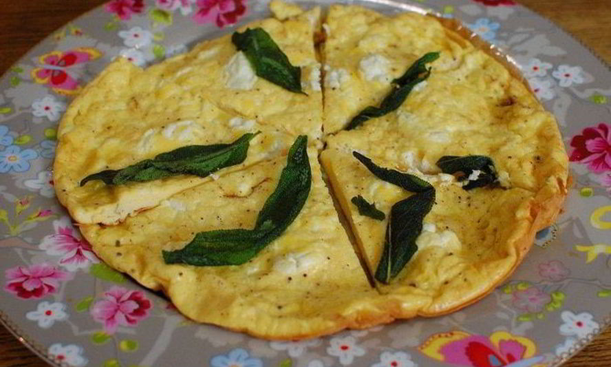 Рецепт фриттаты с козьим сыром и шалфеем
